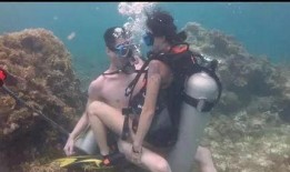 猩红假期在线观看,惊悚悬疑，在线观看揭秘校园恐怖事件